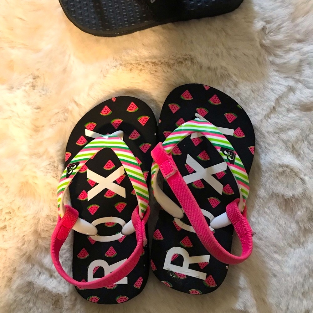 Nike and Roxy flip flops - Picture 2 of 4